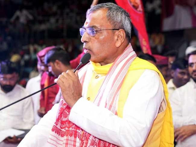 यूपी चुनाव से पहले सियासी वार-पलटवार तेज, अखिलेश के वादों पर राजभर ने घेरा