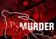 प्रेमी से फोन पर बात कर रही थी मां, बेटे ने किया शोर तो गला दबाकर हत्या का आरोप