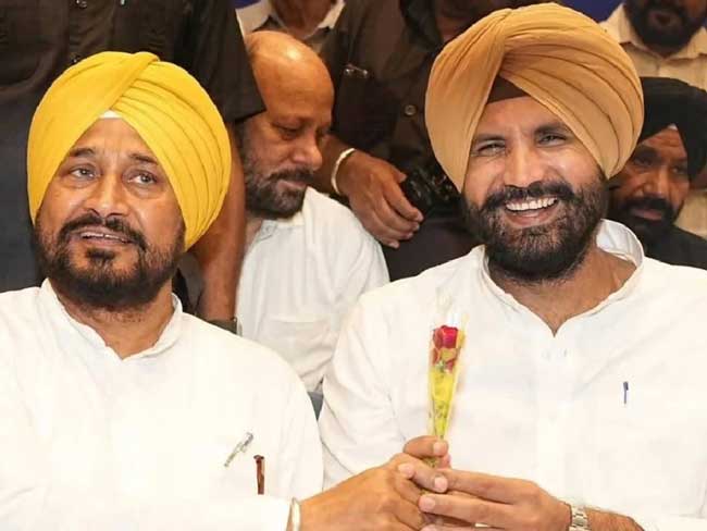 पंजाब कांग्रेस में खुलकर सामने आई कलह, वारिंग के फैसले के खिलाफ चन्नी ने जलालपुर से की मुलाकात
