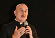 दलेर मेहंदी के बचाव में आए अनुपम खेर, फिल्म इंडस्ट्री से की साथ देने की अपील