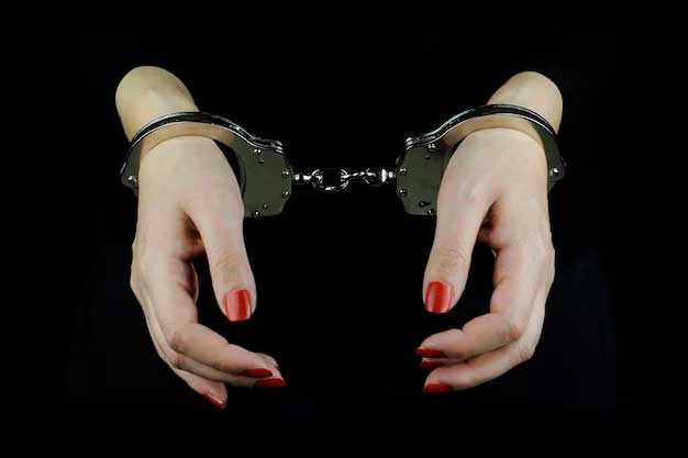 सेक्स रैकेट के आरोप में अभिनेत्री गिरफ्तार, पुलिस कार्रवाई में दो महिलाएं सुरक्षित