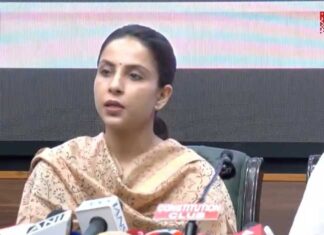 पुलिसकर्मियों के परिवारों ने सुनाई हिंसा की आपबीती, संसद में चर्चा की मांग Delhi police injured jawans families