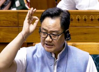 संसद में गतिरोध पर रिजिजू का विपक्ष पर हमला, बोले- चर्चा से भाग रहा Kiren Rijiju