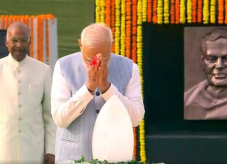 अटल बिहारी वाजपेयी की पुण्यतिथि पर पीएम मोदी समेत वरिष्ठ नेताओं ने दी श्रद्धांजलि PM Modi pays floral tribute to Atal Bihari Vajpayee