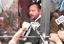 बेरोजगारी-पेपर लीक के खिलाफ तेजस्वी का प्रदर्शन, पुलिस ने रोका मार्च Tejashwi Yadav detained during protest march
