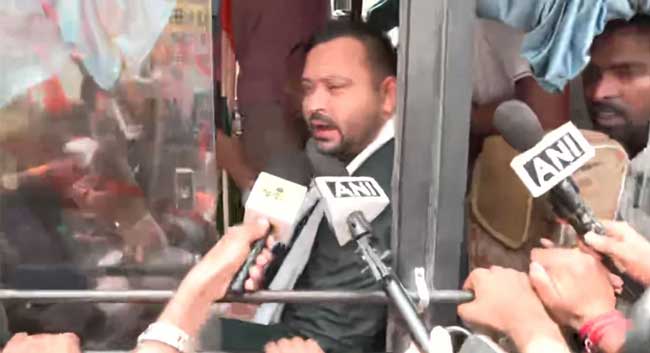 Tejashwi-Yadav-detained-during-protest-march Tejashwi Yadav detained during protest march