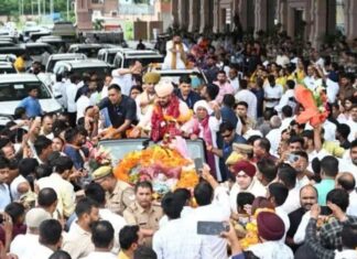 बरी होने के बाद गोंडा पहुंचे बृजभूषण, समर्थकों ने किया शक्ति प्रदर्शन Brij bhushan sharan singh stages a show of