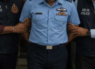 हनी ट्रैप के जरिए रक्षा जानकारी लीक करने का आरोप, वायुसेना का विंग कमांडर गिरफ्तार Iaf wing commander sent sensitive informations to pakistani handlers