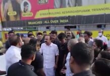 कांग्रेस की अंदरूनी लड़ाई फिर बेनकाब, मुख्यमंत्री सतीशन का काफिला रोका Kerala cm vd satheesan convoy stopped by congress leaders heated argument on road