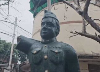 सांसद पर कार्रवाई के बाद भी नहीं थमा विवाद, बंगाल में नेताजी की प्रतिमा क्षतिग्रस्त Netaji subhas chandra bose statue broke