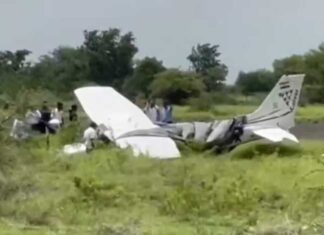 बारामती एयरपोर्ट पर फिर विमान हादसा, रनवे से फिसला ट्रेनी विमान Plane skids at baramati airport