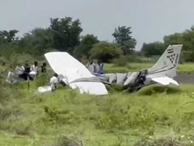 plane-skids-at-baramati-airport- Plane skids at baramati airport