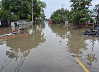 प्रयागराज में बारिश बनी आफत, पॉश इलाकों के घरों में घुसा पानी; सड़कें बनीं तालाब Prayagraj flooded