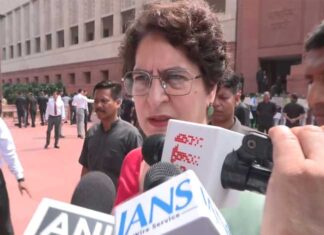 छात्र आंदोलन पर सियासत गरम, प्रियंका ने अमित शाह से मांगा जवाब Priyanka gandhi