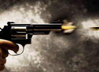 बाइक खड़ी करने को लेकर विवाद, भीड़ के सामने युवक को मार दी गोली Shoot goli