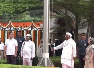 वंदे मातरम् पर विवाद: सोनिया गांधी और खरगे पर आरोप, कांग्रेस ने दी सफाई Sonia and kharge disrespect vande mataram