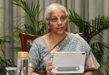 निर्मला सीतारमण ने कहा- दुनिया में संकट, फिर भी 7.8% की रफ्तार से बढ़ी भारत की जीडीपी Nirmala Sitharaman
