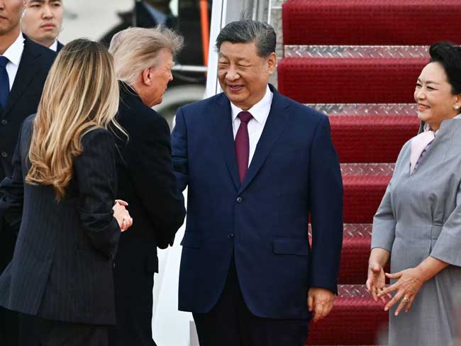 Trump-Gives-Xi-Jinping-Grand-Airport-Welcome Trump Gives Xi Jinping Grand Airport Welcome