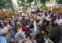 पंजाब में ईडी की कार्रवाई के विरोध में आप कार्यकर्ताओं का हंगामा, पुलिस से झड़प Aap protest in punjab