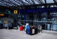 ब्रिटेन में एयर ट्रैफिक कंट्रोल सिस्टम फेल, 1,000 से अधिक उड़ानें रद्द Heathrow airport