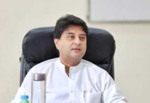 यूपीआई शुल्क पर सियासी घमासान, राहुल के आरोपों पर सिंधिया का पलटवार Jyotiraj sindhiya