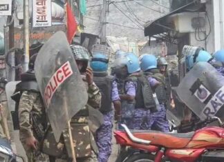 शाही मस्जिद की कार्रवाई के विरोध में उज्जैन में हंगामा, पुलिस ने संभाला मोर्चा Police MP