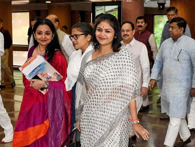 saayoni-ghosh-camp-rebel-tmc Saayoni ghosh camp rebel tmc