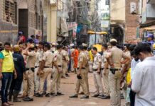 सत्य निकेतन बिल्डिंग हादसे में बड़ा एक्शन, मालिक हरिराम की तलाश तेज Satya niketan building collapse delhi poilce issued lookout notice