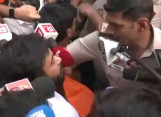 ‘लहरा दो तिरंगा’ रैली से पहले दिल्ली पुलिस अलर्ट, अभिजीत डिपके हिरासत में Abhijeet Dipke detain by delhi police
