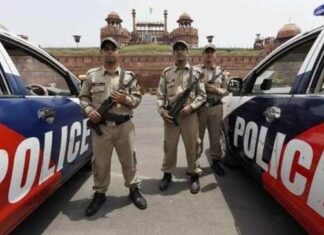दिवाली से पहले दिल्ली में बड़ी कार्रवाई, 35 लाख रुपये के 683 किलो प्रतिबंधित पटाखे जब्त Delhi Police
