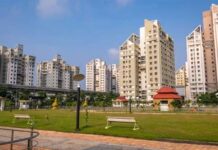 इंफ्रास्ट्रक्चर को रफ्तार देने के लिए निजी निवेश और आसान नियम जरूरी: डेलॉयट Building flat home house