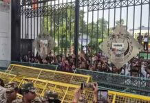 जामिया में फिर भड़का तनाव, छात्रसंघ चुनाव की मांग पर छात्रों और पुलिस में झड़प Jamia millia islamia student strike clashes between police and students
