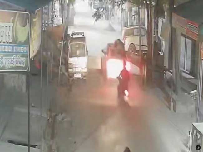 kanpur-man-murdered-crushed-with-car-tortured-tied-on-roof-trapped-fingers-in-window Kanpur man murdered crushed with car tortured tied on roof trapped fingers in window
