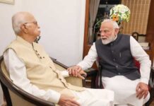 प्रधानमंत्री ने आडवाणी से लिया आशीर्वाद, सरकार के मुखिया के रूप में पूरे किए 25 साल Pm modi meet advani