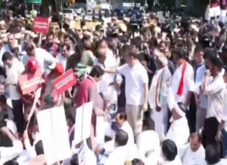 चुनाव आयोग के खिलाफ विपक्ष का प्रदर्शन, राहुल गांधी बोले- ‘ज्ञानेश, अब इस्तीफा देने का समय’ Rahul gandhi
