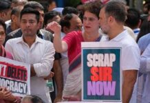 राहुल-प्रियंका के खिलाफ प्राथमिकी, आकाशवाणी भवन में प्रवेश का आरोप Rahul priyanka