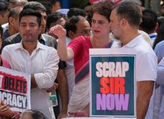 राहुल-प्रियंका के खिलाफ प्राथमिकी, आकाशवाणी भवन में प्रवेश का आरोप Rahul priyanka