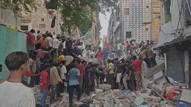 seemapuri-delhi-5-storey-building-collapses Seemapuri delhi 5 storey building collapses