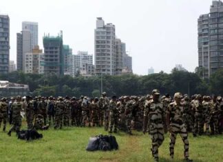 शिवाजी पार्क में कड़ा पहरा, सभी गेट बंद; प्रदर्शन के लिए पहुंचने लगे कॉकरोच पार्टी के समर्थक Shivaji park changed into fort large no of police